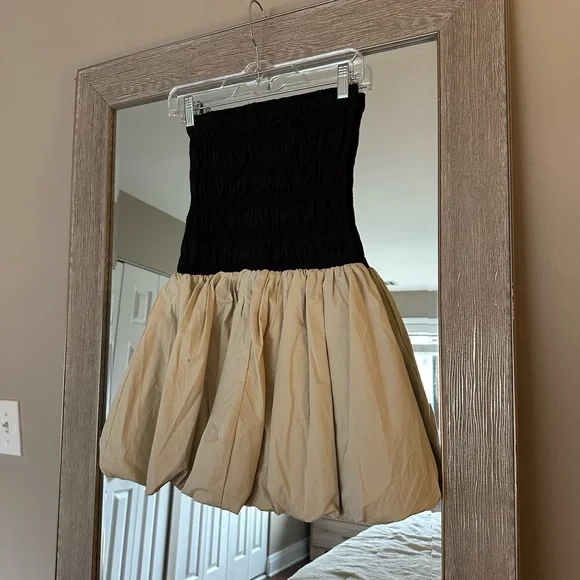 DISSH Black And Beige Strapless Bubble Hem Mini Dress Size 2 XS NWT - Picture 2 of 5